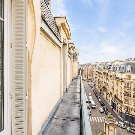 Veeve - A Hint Of Rouge Apartment *